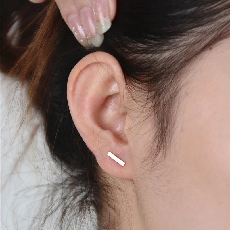 Серьги гвоздики с прорезями женские простые металлические минималистичные