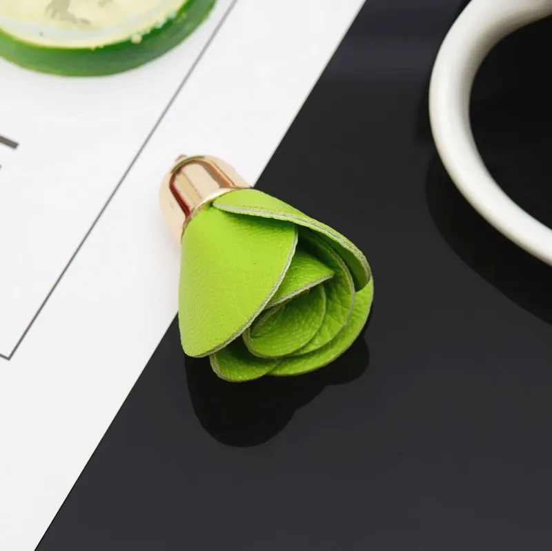 Green 5 шт. искусственная кожа Цветы кисточки бахрома DIY брелок изготовление сережек/штор Швейные аксессуары сумка подвеска автомобиля Цветы кисточки - Цвет: Green