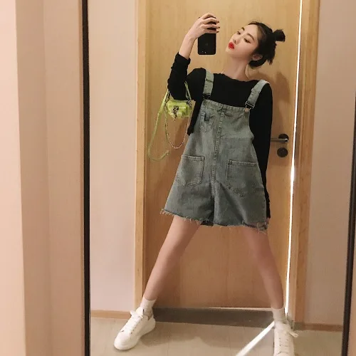 Черная свободная футболка с круглым вырезом женский комбинезон дырками брюки