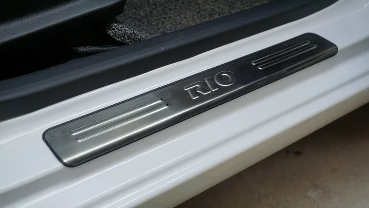 Для KIA RIO k2 2010 2011 2012 2013 седан хэтчбек нержавеющая сталь Накладка порога автомобильные аксессуары 4 шт./компл