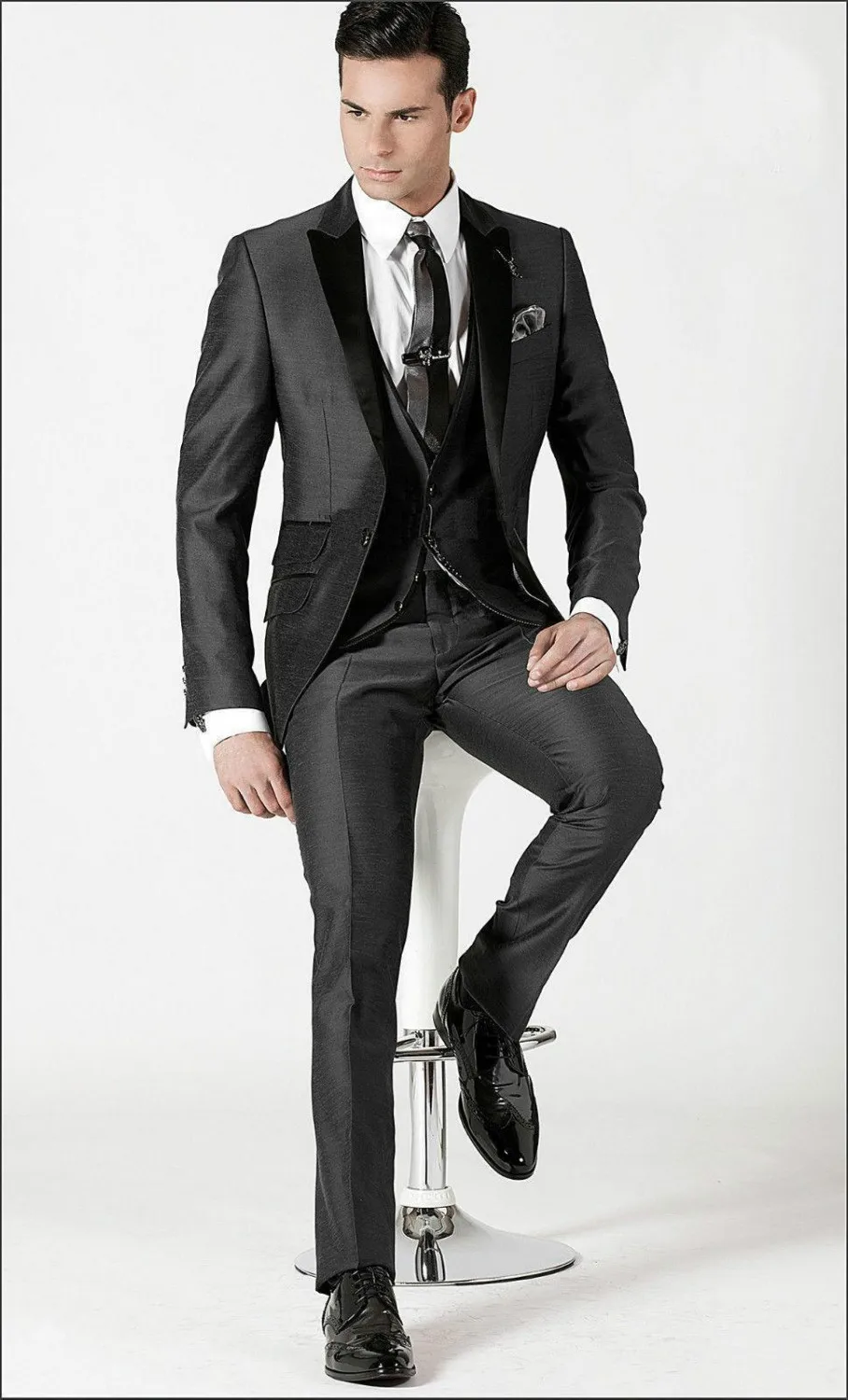 

Slim Fit Groom Tuxedo Charcoal Grey Groomsmen Peak Lapel Wedding/Dinner Suits Best Man Bridegroom (Jacket+Pants+Tie+Vest)B413