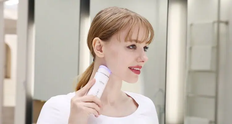 

UOME2019 New Multifunctional Facial Detoxification Beauty Instrument Face Acupoint Patting Massage Lifting and Tightening Beauty