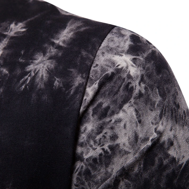 Модная мужская футболка с глубоким V-образным вырезом украшенная шнурками