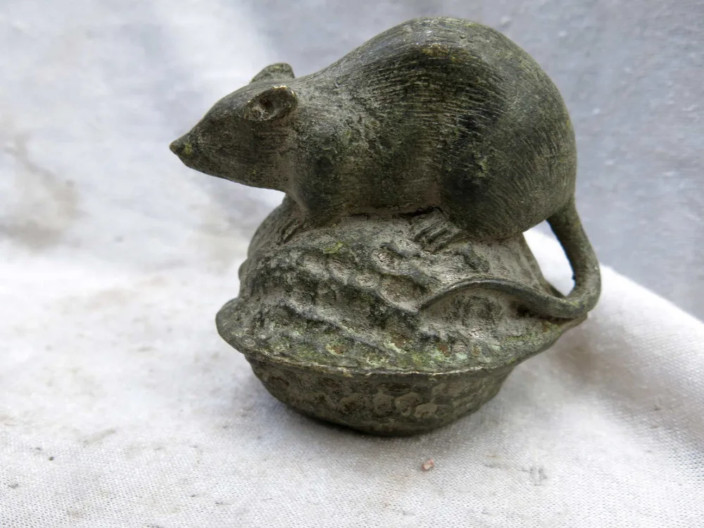 Китайская старая латунная резная Красивая статуя крысы из грецкого ореха|statue|statue