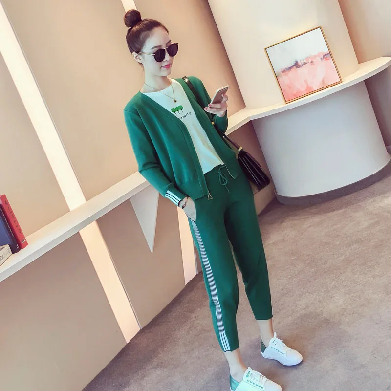 Женский трикотажный спортивный костюм с V образным вырезом и длинным рукавом| |