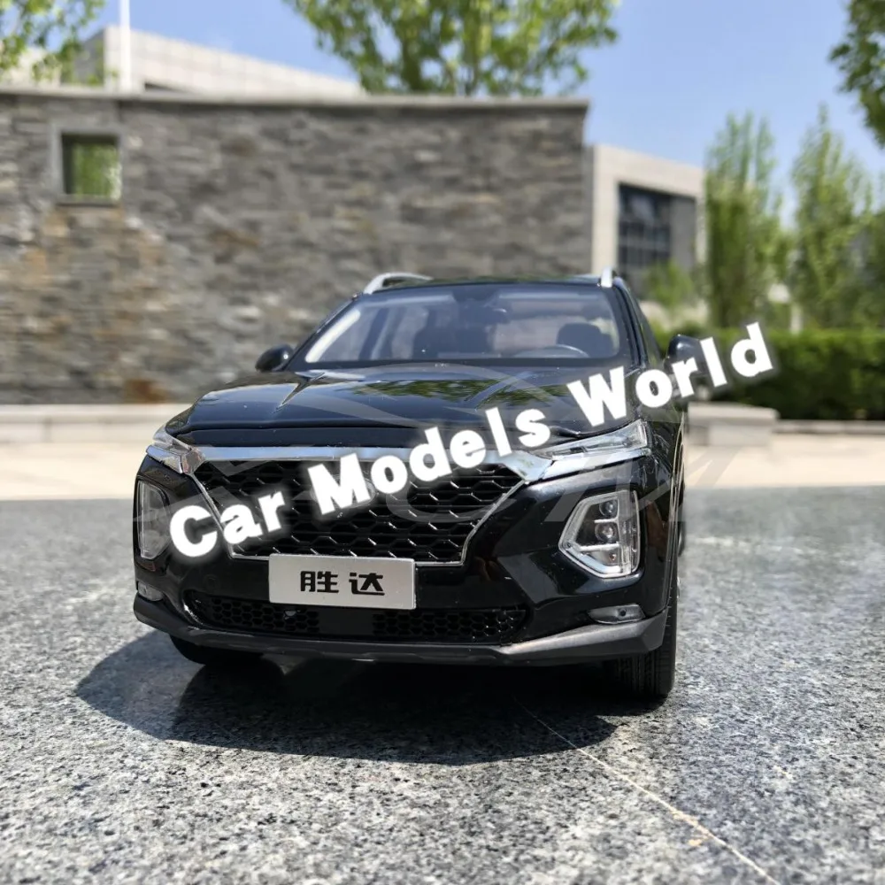 Литья под давлением модели автомобиля Для Santa Fe SUV 1:18 (черный) + небольшой подарок!|