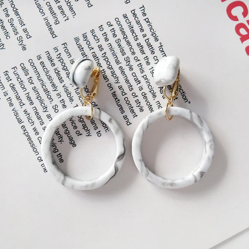 muticolored Geometry Hollowed out Circle Clip Earrings Without Piercing Women Big Round Resin Clip on Earring No Pierced Hole - Окраска металла: grey clip earring