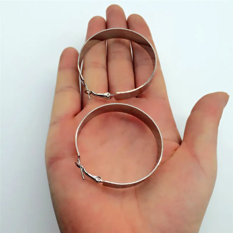 Популярные брендовые хорошие горячие дизайнерские полые круглые женские серьги