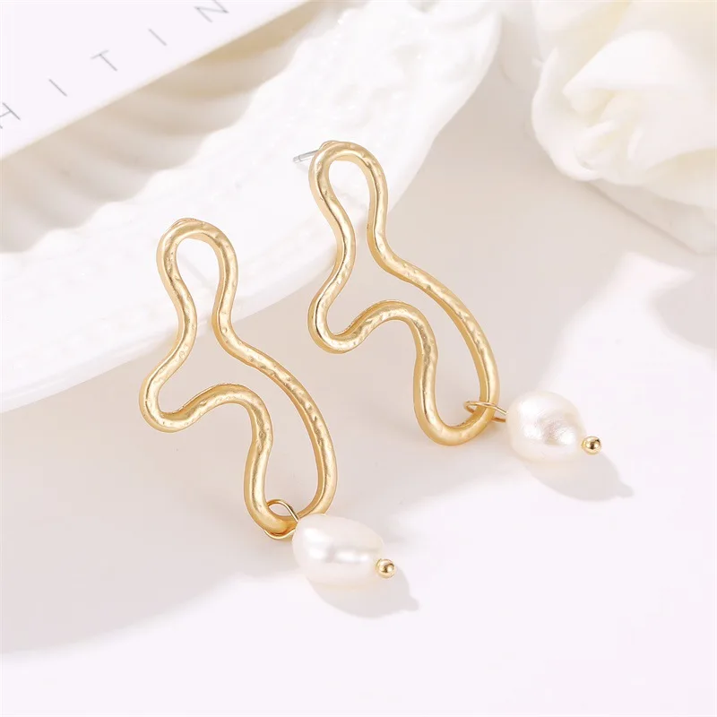 

Korean Cute Natural Freshwater Pearl Beads Gold Drop Earrings for Girl Ear Woman Long Dangle Earrings Party Jewelry for women