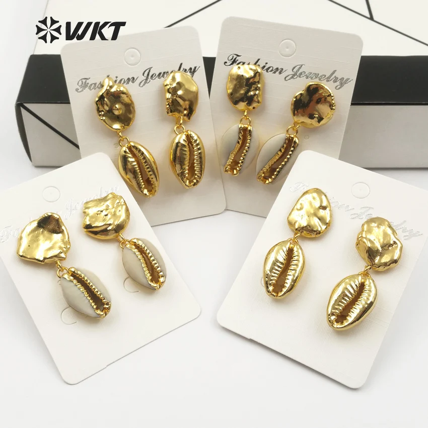 

WT-E442 Chic Design Irregular Shape Gold Dipped Tiny Cowrie And Pearl Earring Raw Sea Shell Earring Women Vogue Jewelry
