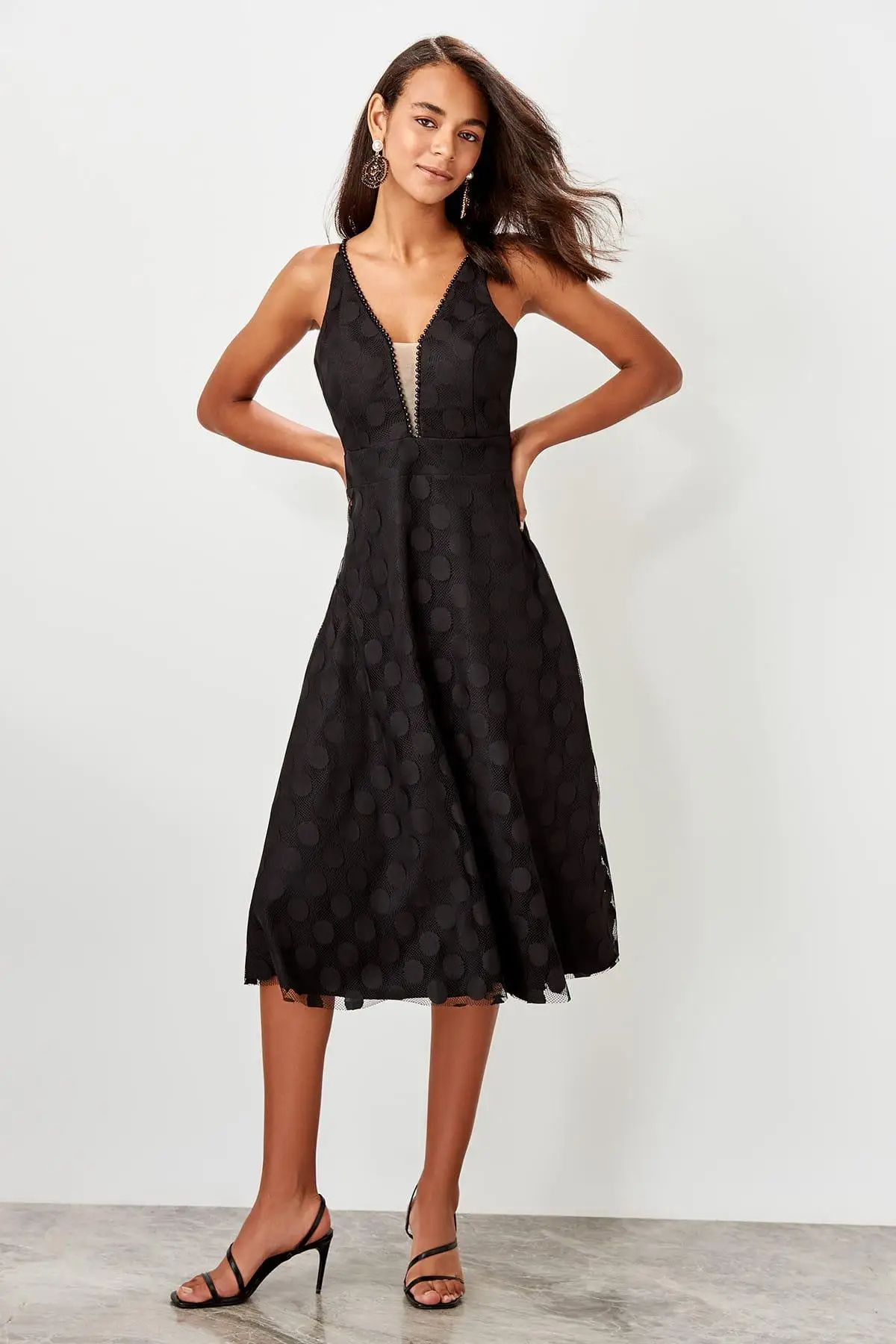 Trendyol черное жемчужное детальное платье TPRSS19BB0478 | Женская одежда