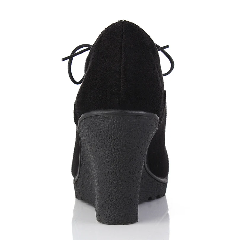 Женские ботильоны из флока ботинки на танкетке высоком каблуке со шнуровкой