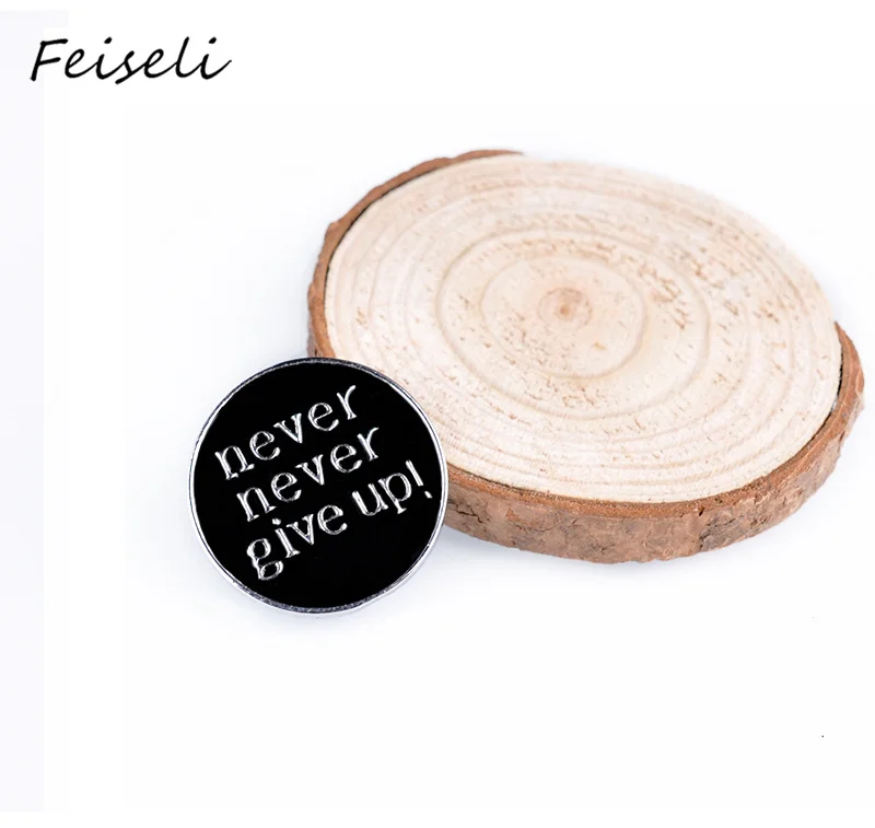 Металлическая брошь Feiseli черная с надписью Believe In Love Never Give Up модный воротник