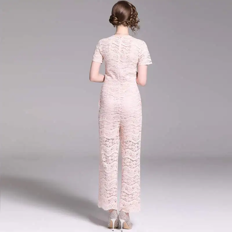 Женский комбинезон до щиколотки розовый с кружевным бантом и круглым вырезом