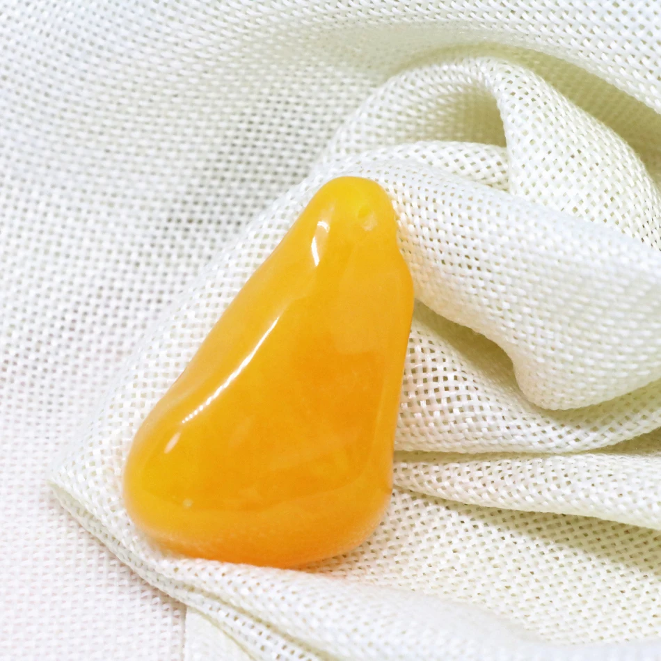 2 шт. бесплатная доставка неправильной формы кулон имитация желтый смолы