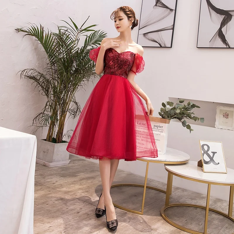 Длинное платье средней длины с блестками и квадратным вырезом для свадебной