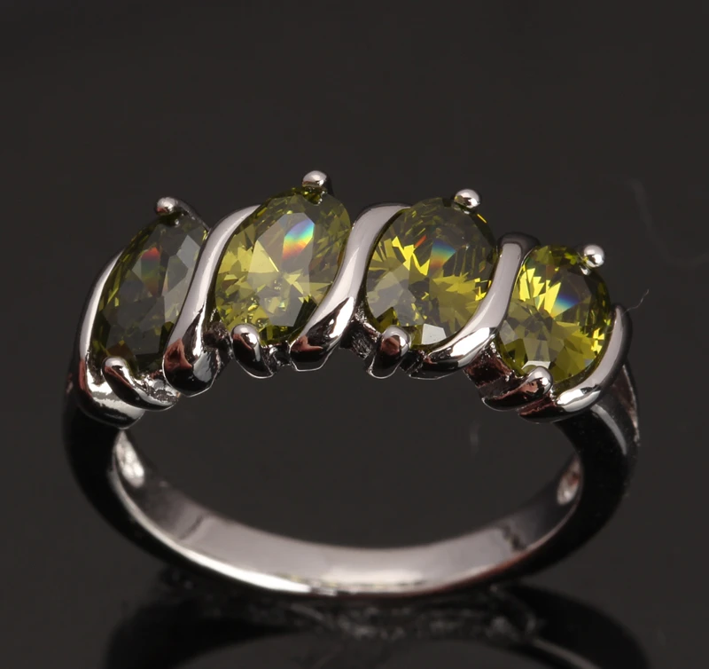 Элегантное серебряное кольцо в форме четырех яиц зеленого оливкового перидота и