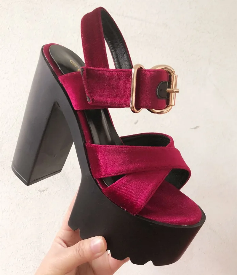 Женские босоножки на толстом каблуке с заклепками летний сезон 2019 | Обувь