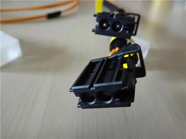 Автомобильный разъем для автомобильной аудиосвязи и защиты навигации