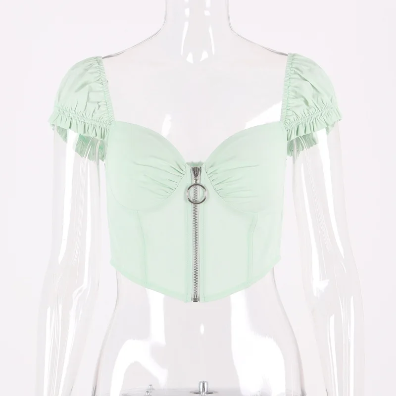 Женский укороченный топ с коротким рукавом и глубоким v-образным вырезом белая