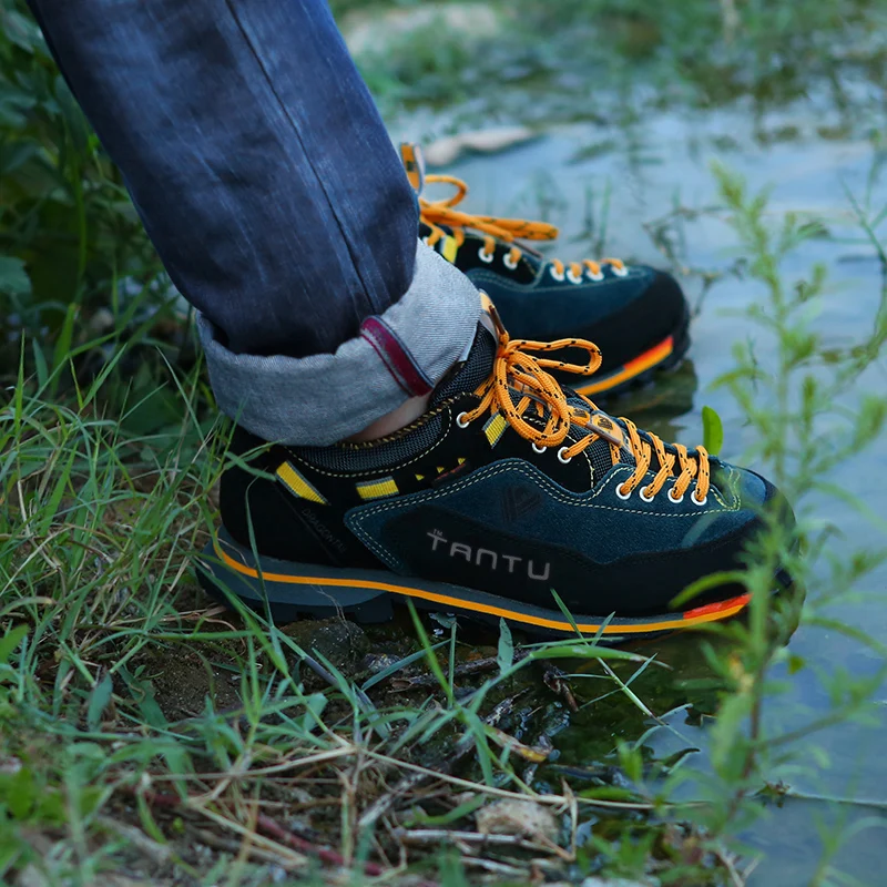 

New Brand hiking shoes breathable outdoor shoes large size 39-46 camping climbing rubber sole leather outdoor men hiking shoes