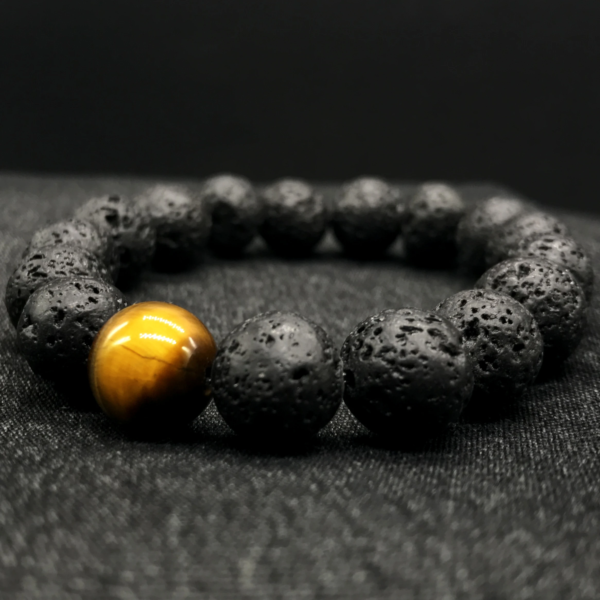 Мужской браслет из вулканической лавы 12 мм с бусинами и тигровым глазом|bracelets