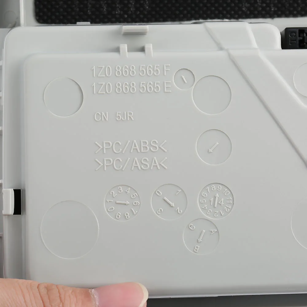 Автомобильный футляр для солнцезащитных очков, чехол, контейнер для очков, держатель для Skoda Octavia Fabia Roomster, серый, бежевый цвет, 1Z0868565E