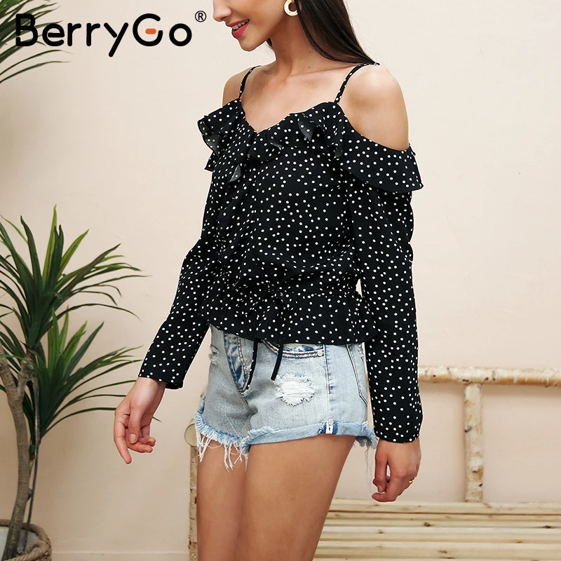 BerryGo/белая блузка с открытыми плечами и рюшами на бретельках женская