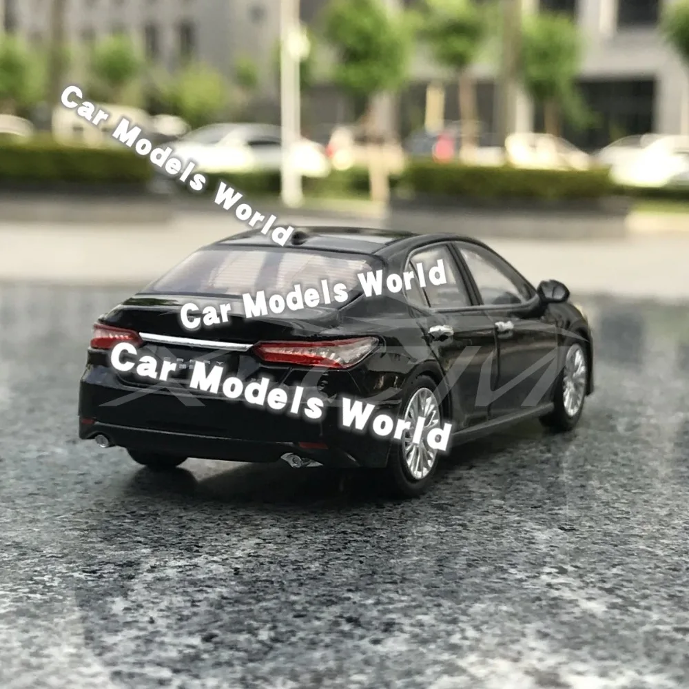 Литая модель автомобиля для всех новых Camry 2018 1:43 (черный) + маленький подарок!| |