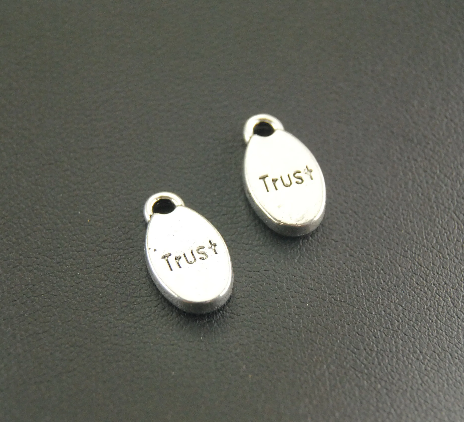 Подвеска Trust в виде буквы серебристого цвета 10 шт. Подвески ручной работы A565|charm