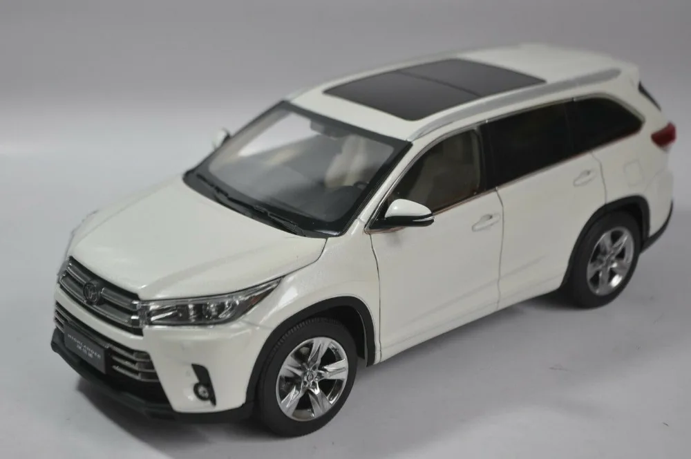 1:18 Модель литья под давлением для Toyota горlander 2018 Белый внедорожник игрушечный