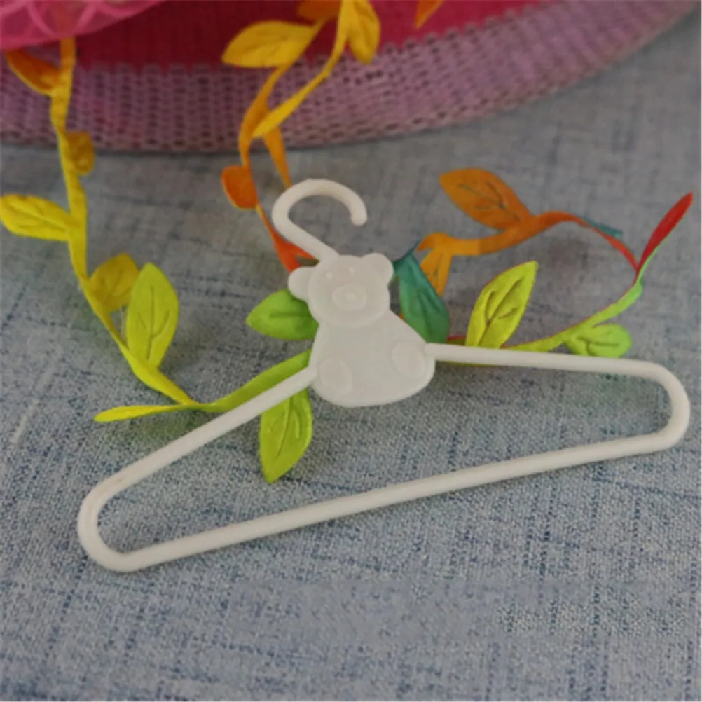 

5 Pcs/Lot Plastic Doll Clothes Hangers Cute Pink Hangers Dress Clothes Accessories For Doll Pretend Play Girls' Gift