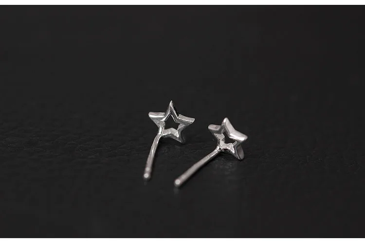 Серьги гвоздики из натурального серебра S925 пробы с отверстиями серьги в виде