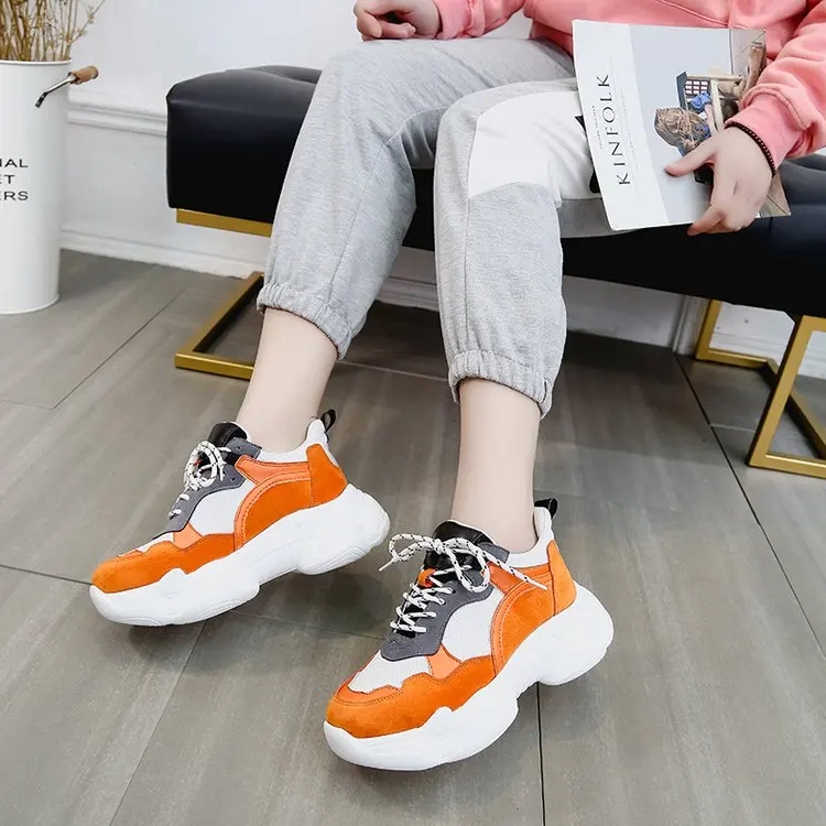 Стильная женская повседневная обувь для влюбленных кожаные папы на платформе