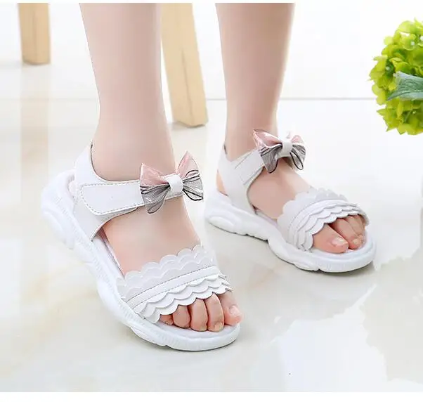 Сандалии для девочек летняя пляжная обувь с мягкой подошвой в Корейском стиле