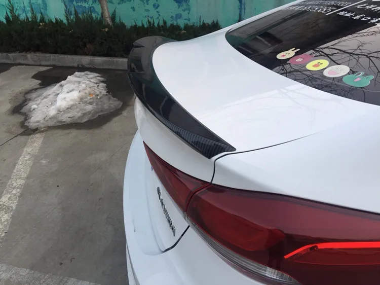 Подходит для hyundai Elantra спойлер Спорт ABS Материал Черный Белый из углеродного волокна заднего крыла Спойлер на крышке багажника - Цвет: Carbon fiber sticker