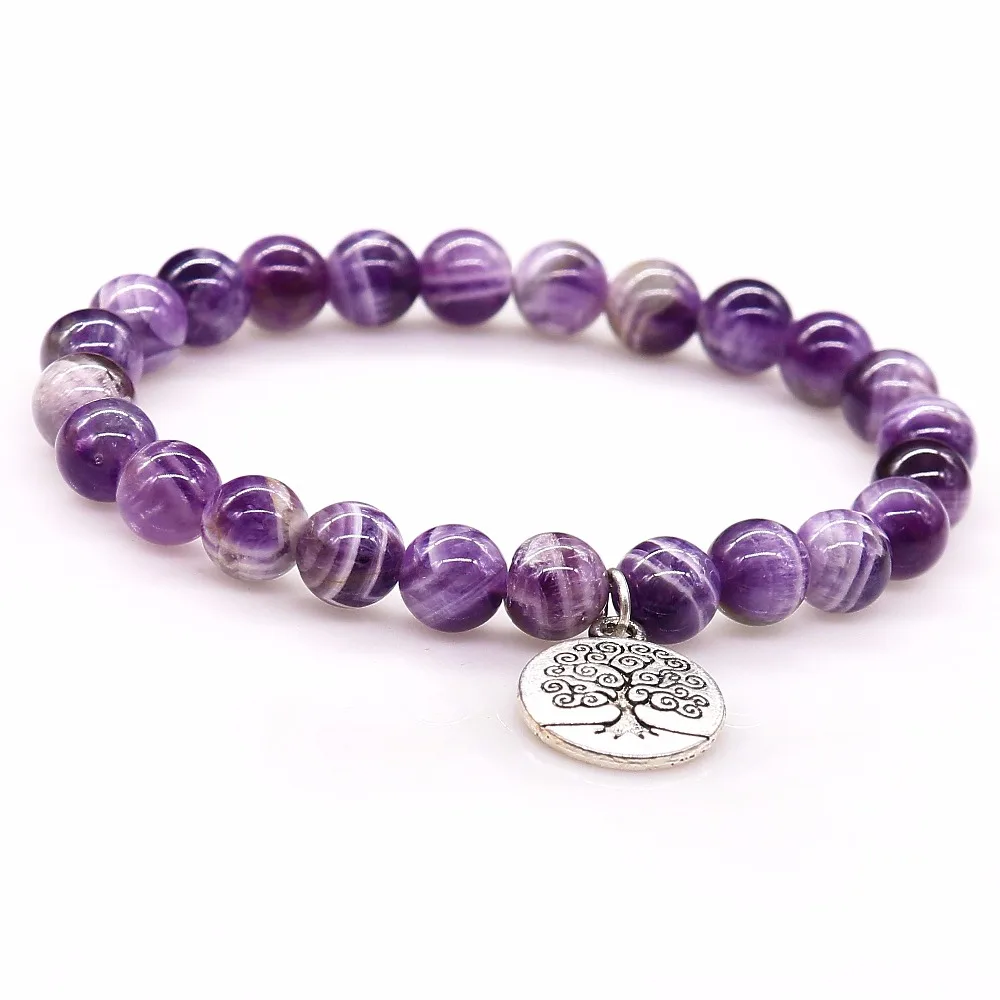 Женский браслет с фиолетовыми бусинами из натурального камня натуральным камнем