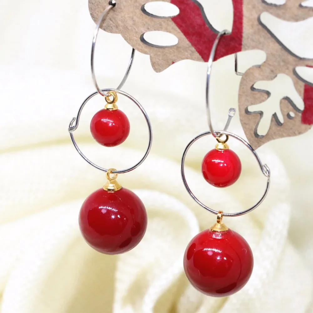 Женские длинные серьги красные имитация кораллов круглые с бусинами капельки