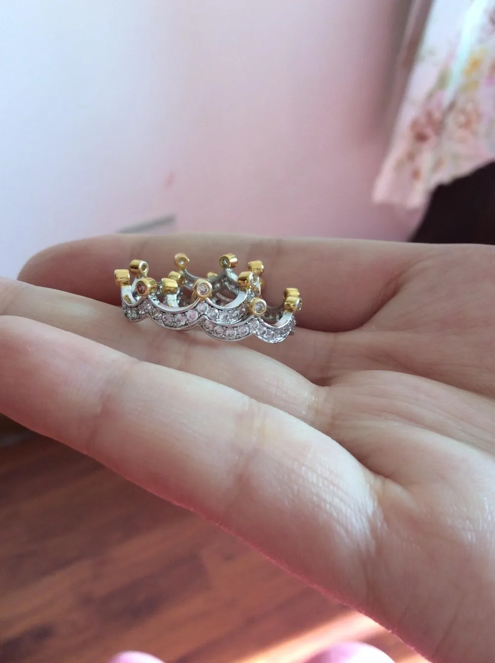 Позолоченное кольцо с имитацией кристаллов в форме короны и Королевского пальца