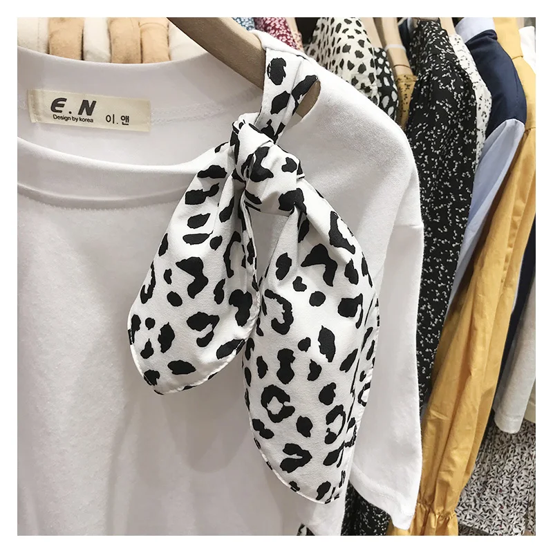 Новинка лета 2019 Корейская Свободная Женская футболка с леопардовым вырезом