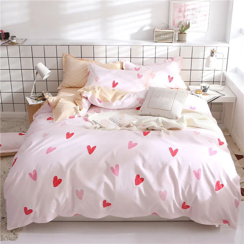 

High Quality Four Sets Of Polished Dormitory Bed Sheet Polyester Quilt Sets Hearts Bedding Set