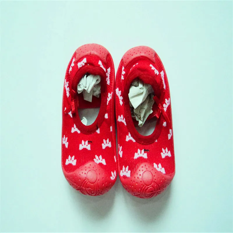 Носки для малышей носки новорожденных девочек с резиновой подошвой маленьких