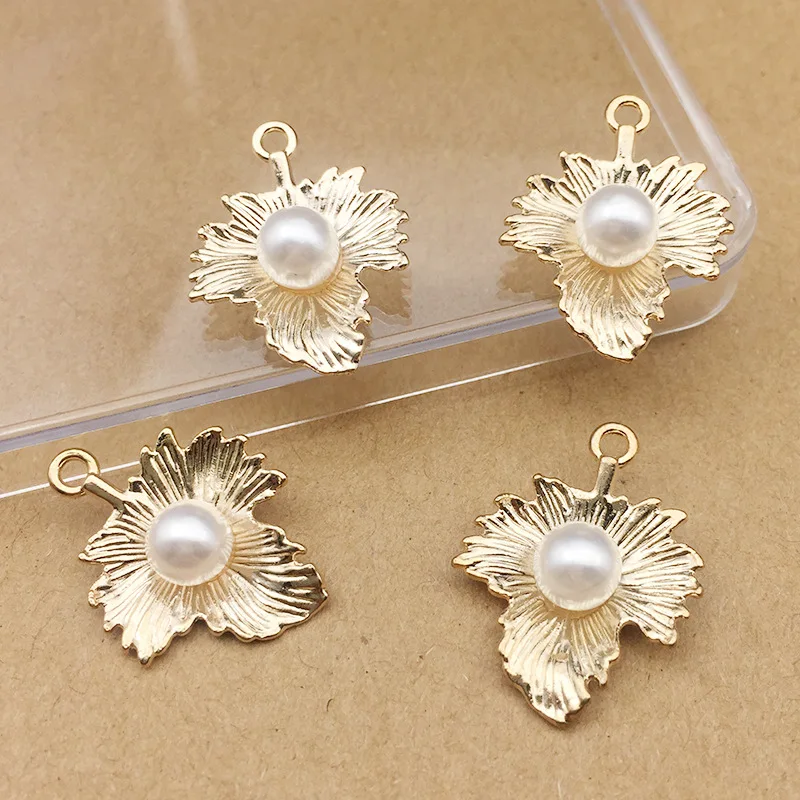 

Wholesale 100pcs 20*26MM Round White Pearl Decorated Gold Tone Metal Bracelet Necklace Leaf Shape Charms Pendants Metal Charms