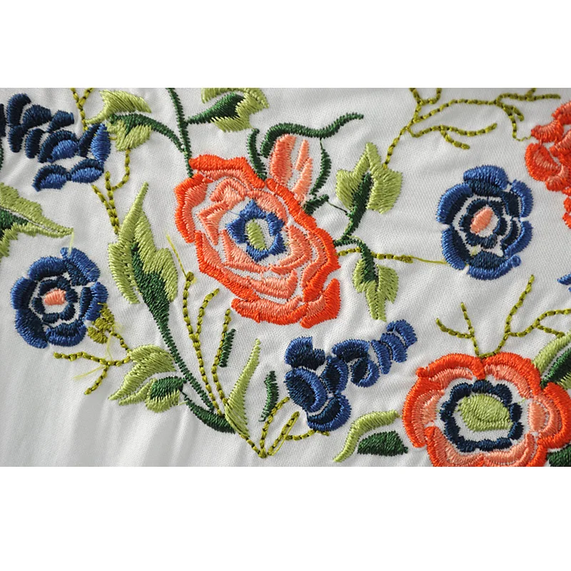 Женская футболка белая с цветочной вышивкой без рукавов повседневная летняя