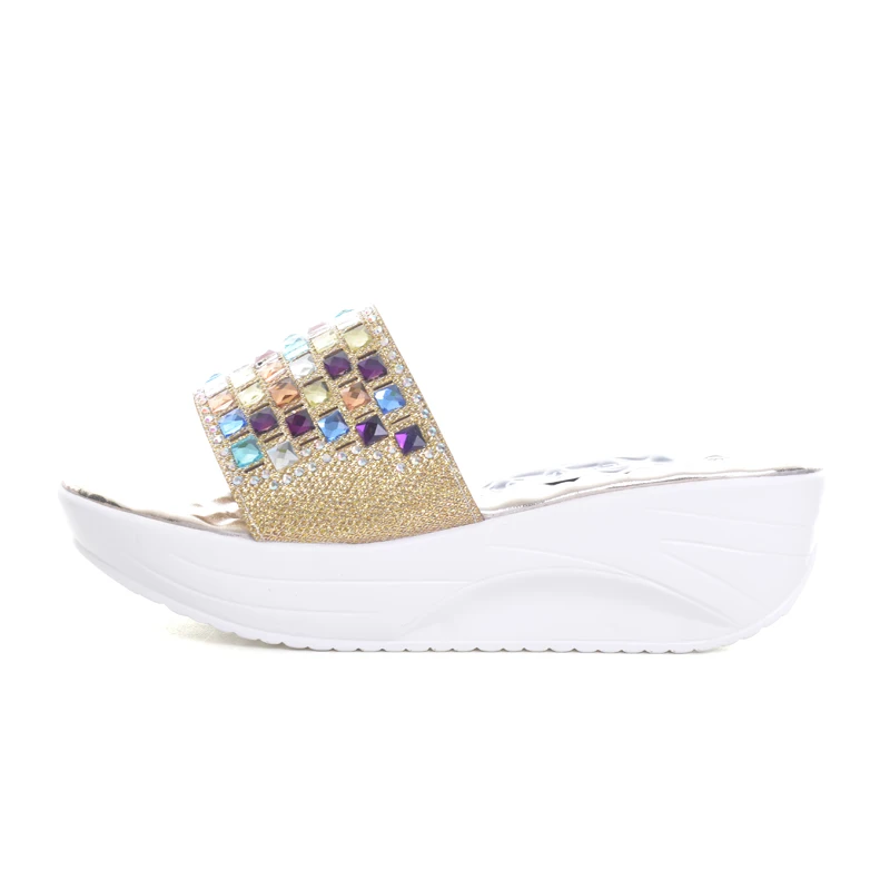 Золотистые и Серебристые шлепанцы на танкетке летняя обувь платформе женские