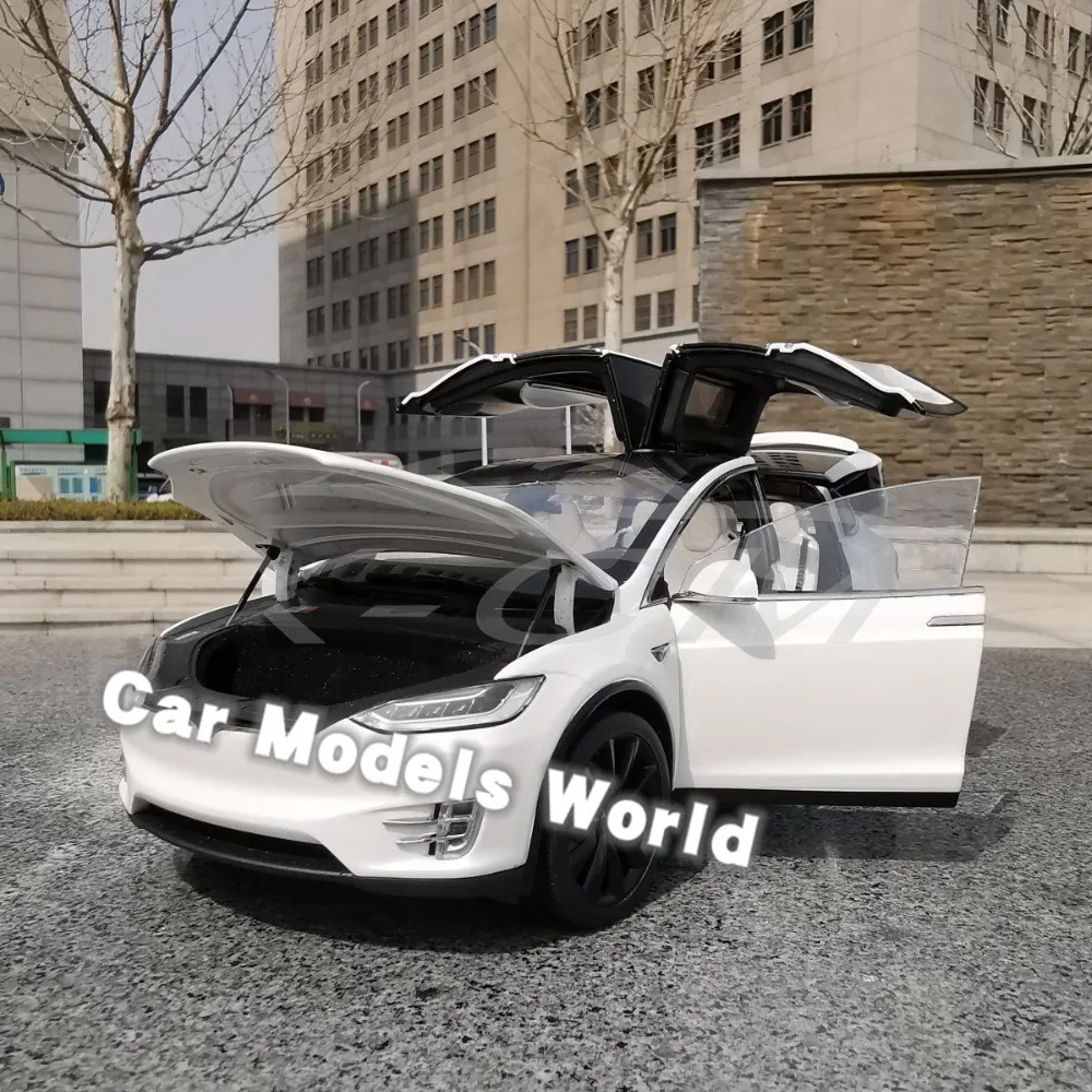 Литая под давлением модель автомобиля для модели X (белая) 1:18 + маленький