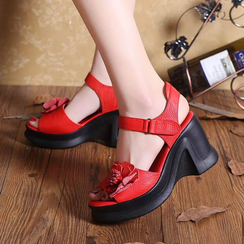 Женские сандалии на танкетке с цветком из коровьей кожи нескользящей подошве