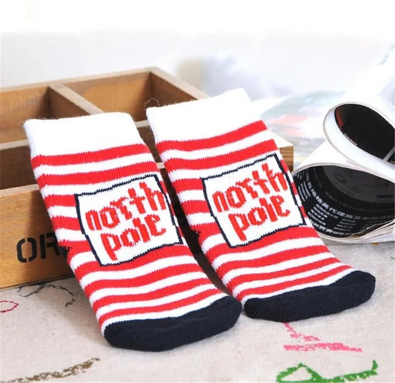 Striped ; рождественские подарки; сезон осень-зима; хлопковые носки для мальчиков и девочек; 1 пара; детские носки в полоску с Санта-Клаусом;# TC - Цвет: Striped