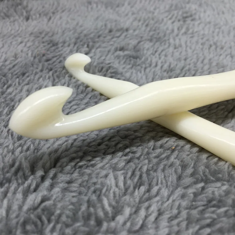 1 комплект 2 шт. чисто-белая пластиковая ручка крючки для вязания крючком