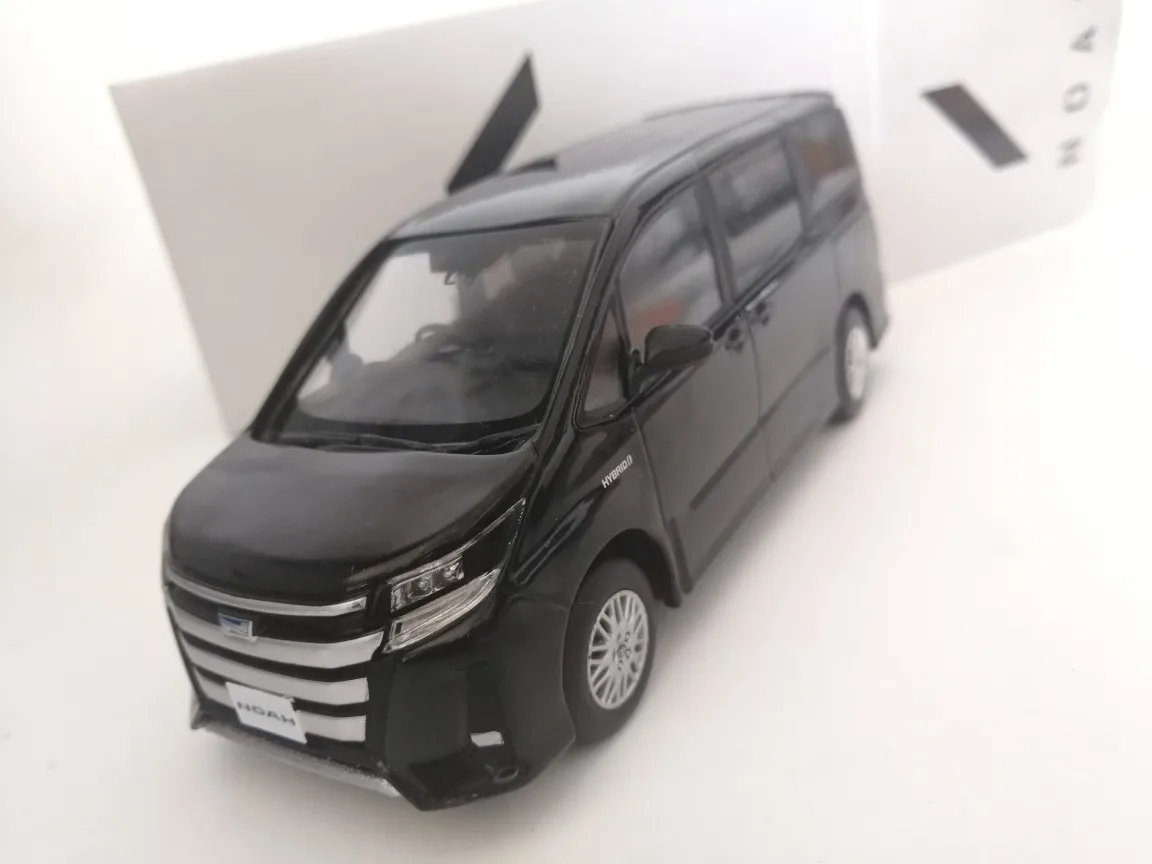 3 цвета 1:30 TOYOTA NOAH сплав модель автомобиля литья под давлением металлические игрушки подарок на день рождения для детей мальчик другой